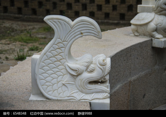 荥经“中华第一吻”石棺浮雕中国迄今发现最早的接吻石棺图案(图1)